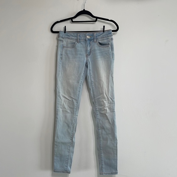 American Eagle Outfitters Light Wash MIDRise Jegging - Picture 1 of 4